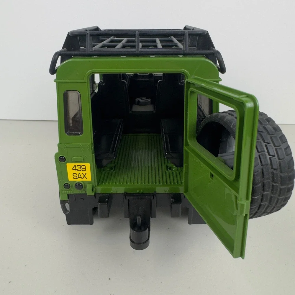 Bruder Land Rover Defender Station Wagon Green 1:16 Scale Toy Vehicle 02590 11in